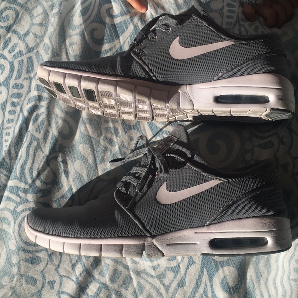 Nike men’s shoes grey size 8